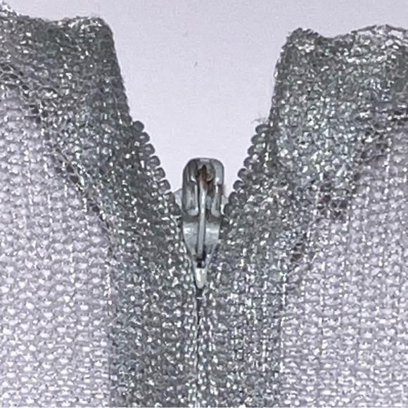 🆕MacDuggal Embroidered Illusion Puff Sleeve Gown|Size 14|$798 Retail|Minor Flaw - Picture 16 of 16